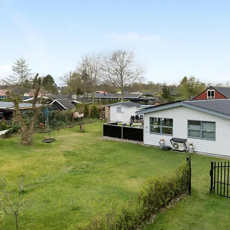 2 Bedroom Gorgeous In Nyaraló Hadsund